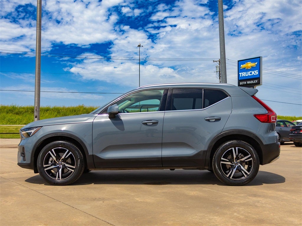 2023 Volvo XC40 B5 Plus Bright Theme