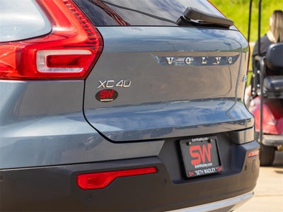 2023 Volvo XC40 B5 Plus Bright Theme
