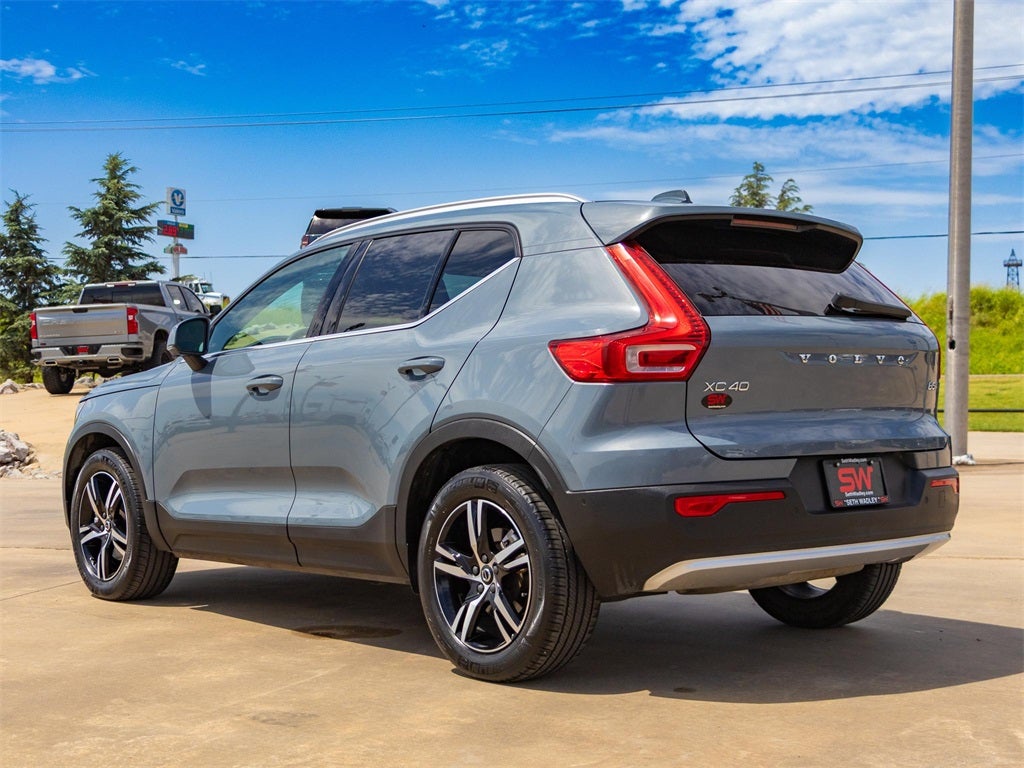 2023 Volvo XC40 B5 Plus Bright Theme