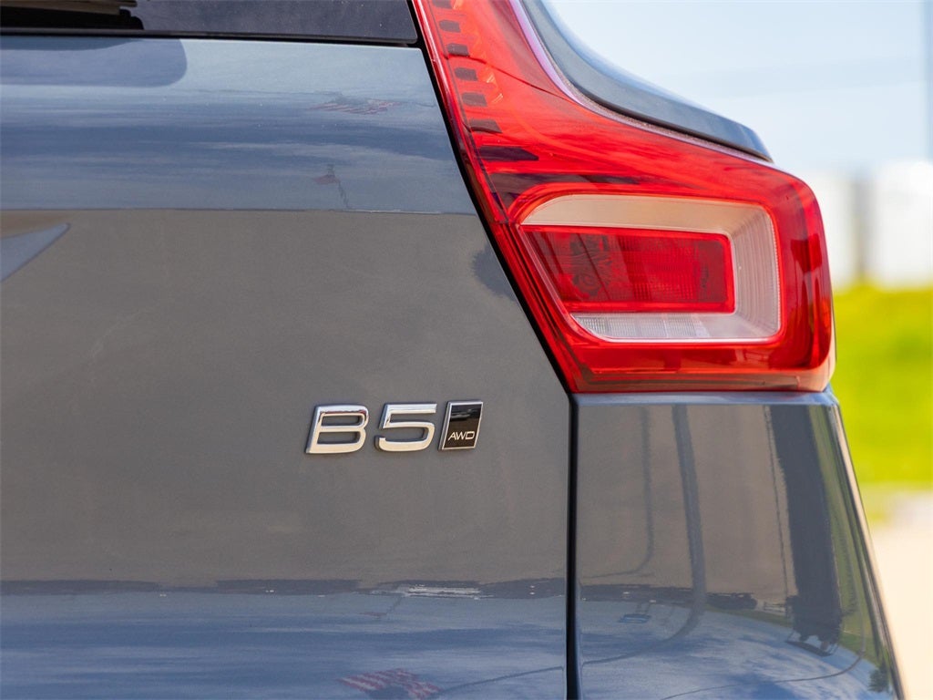 2023 Volvo XC40 B5 Plus Bright Theme